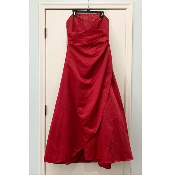 David’s Bridal Cranberry Red Strapless A Line Wrap Gathered Dress - Picture 5 of 14